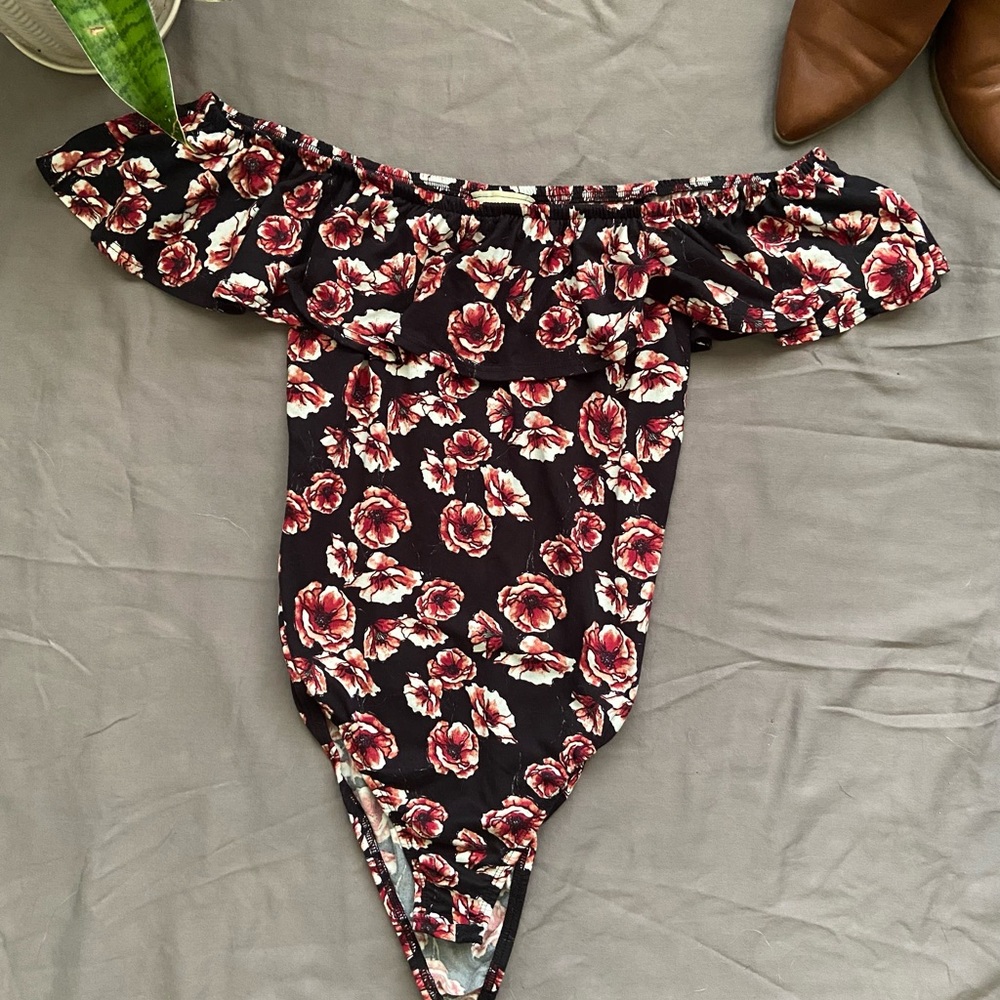 Boutique Floral Off-the-Shoulder Bodysuit